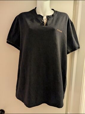 Guess Black Short Sleeve Notch-Neck Tee with Gold Logo. Xl